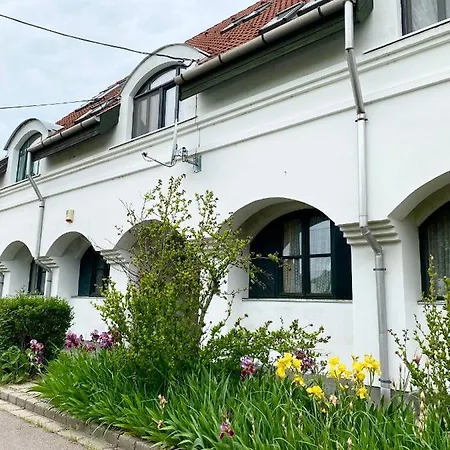 Neva Apartman Lägenhet Eger